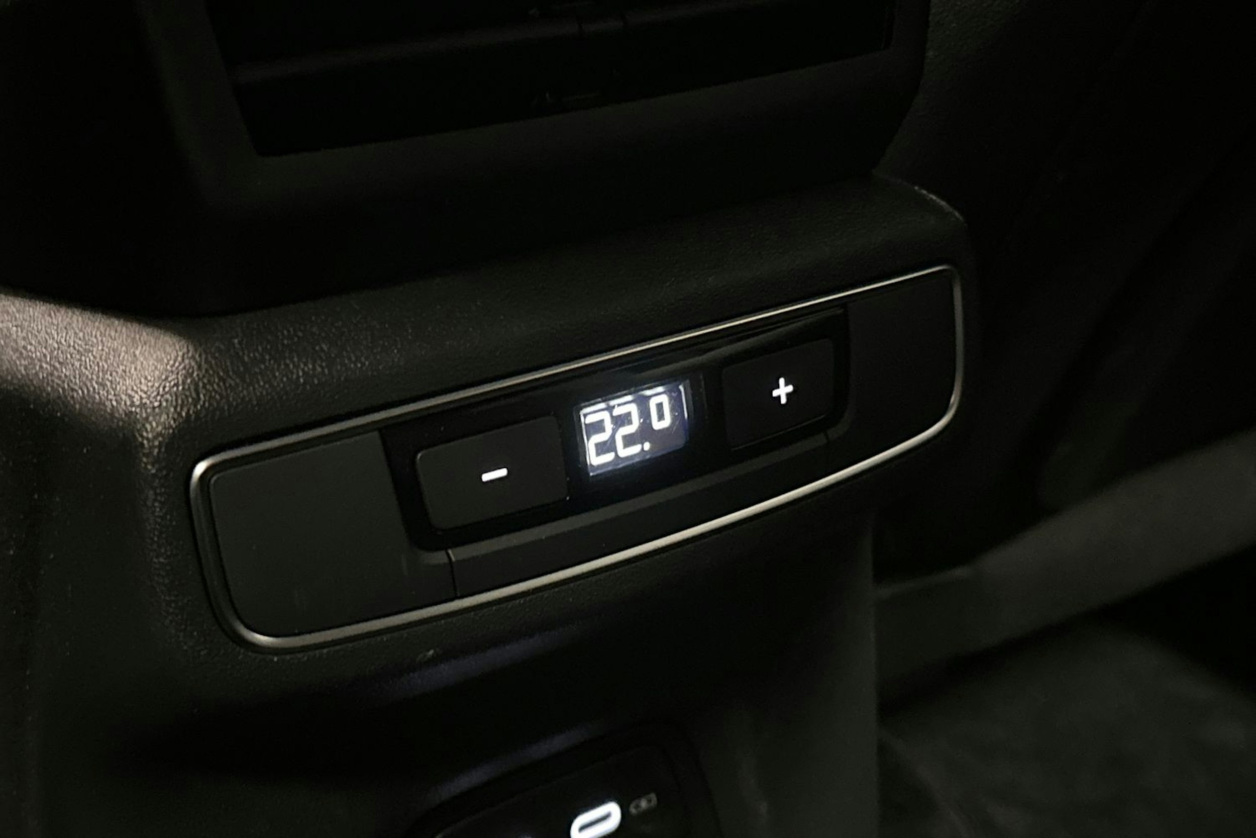 violetti Audi Q4 e-tron 2024 kuva 17.