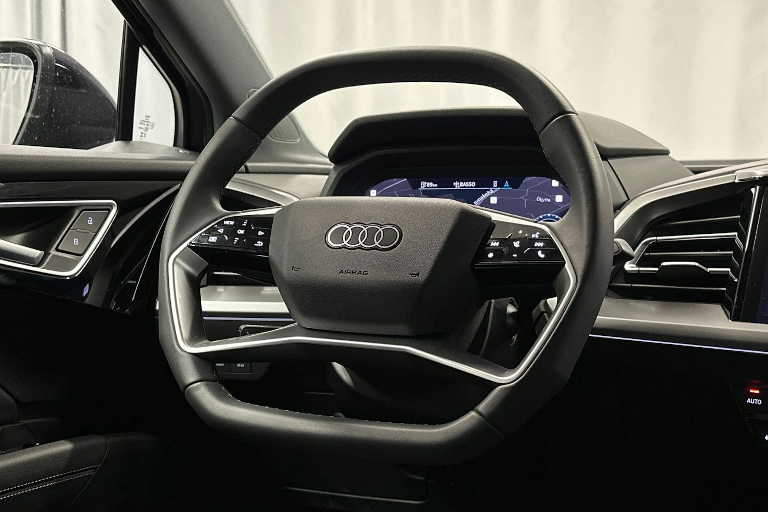violetti Audi Q4 e-tron 2024 kuva 18.