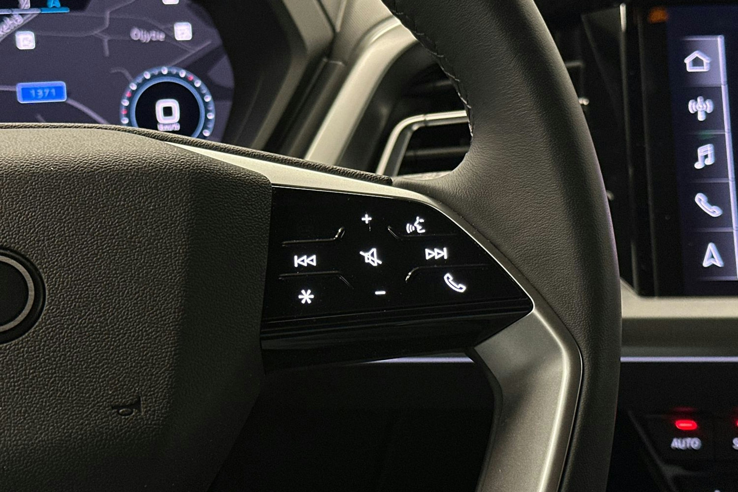 violetti Audi Q4 e-tron 2024 kuva 21.