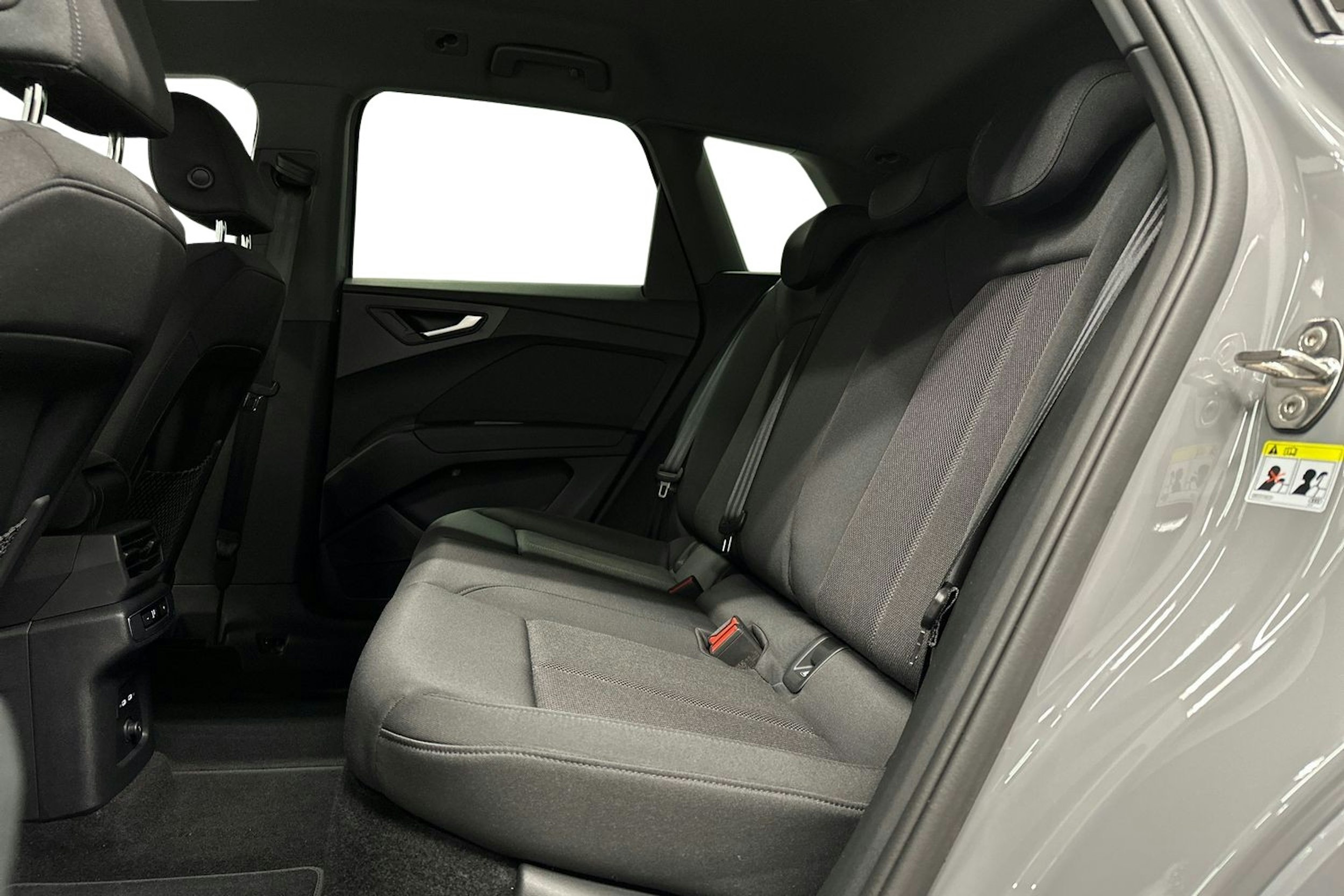 harmaa Audi Q4 e-tron 2024 kuva 8.