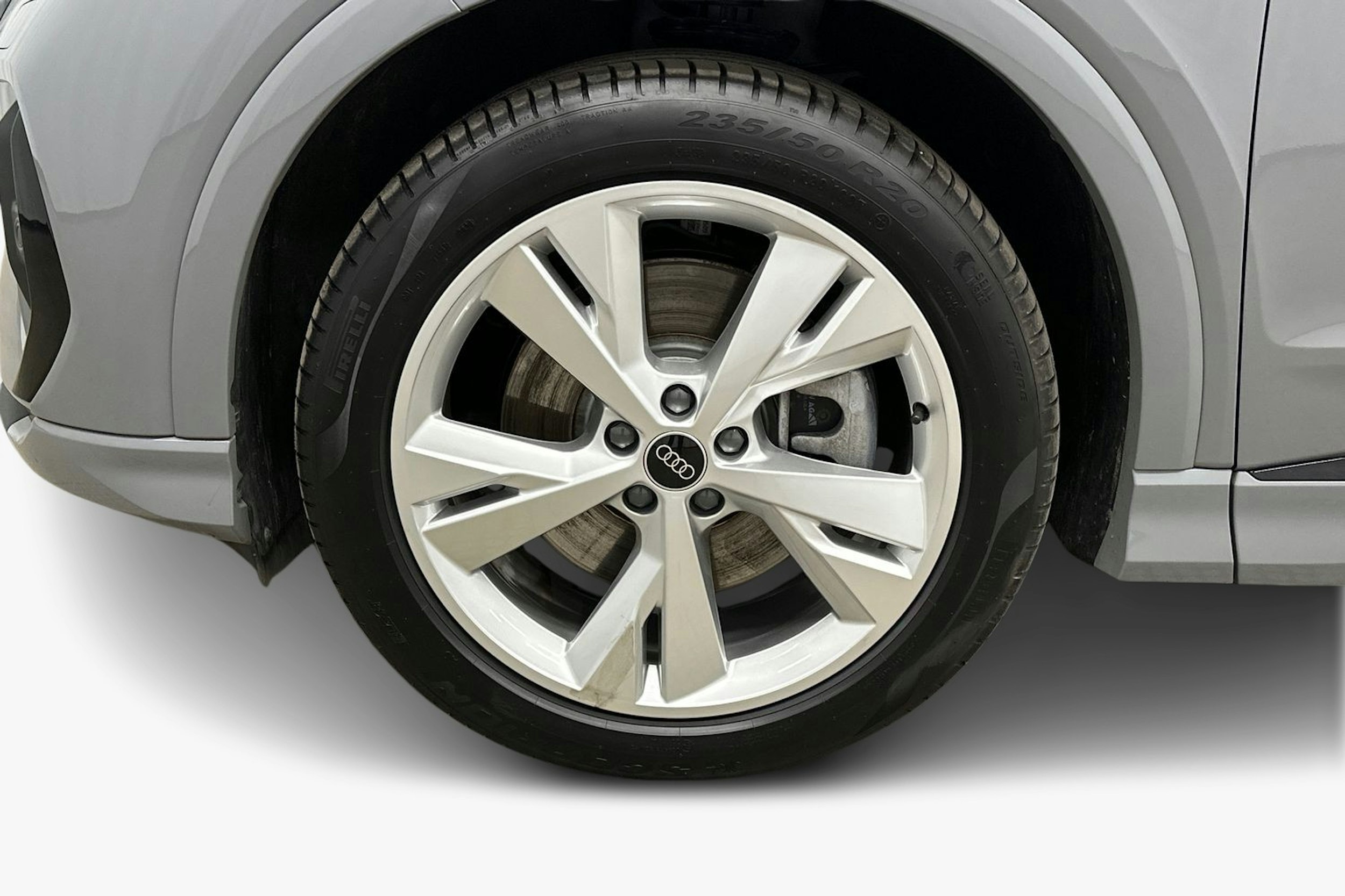 harmaa Audi Q4 e-tron 2024 kuva 9.