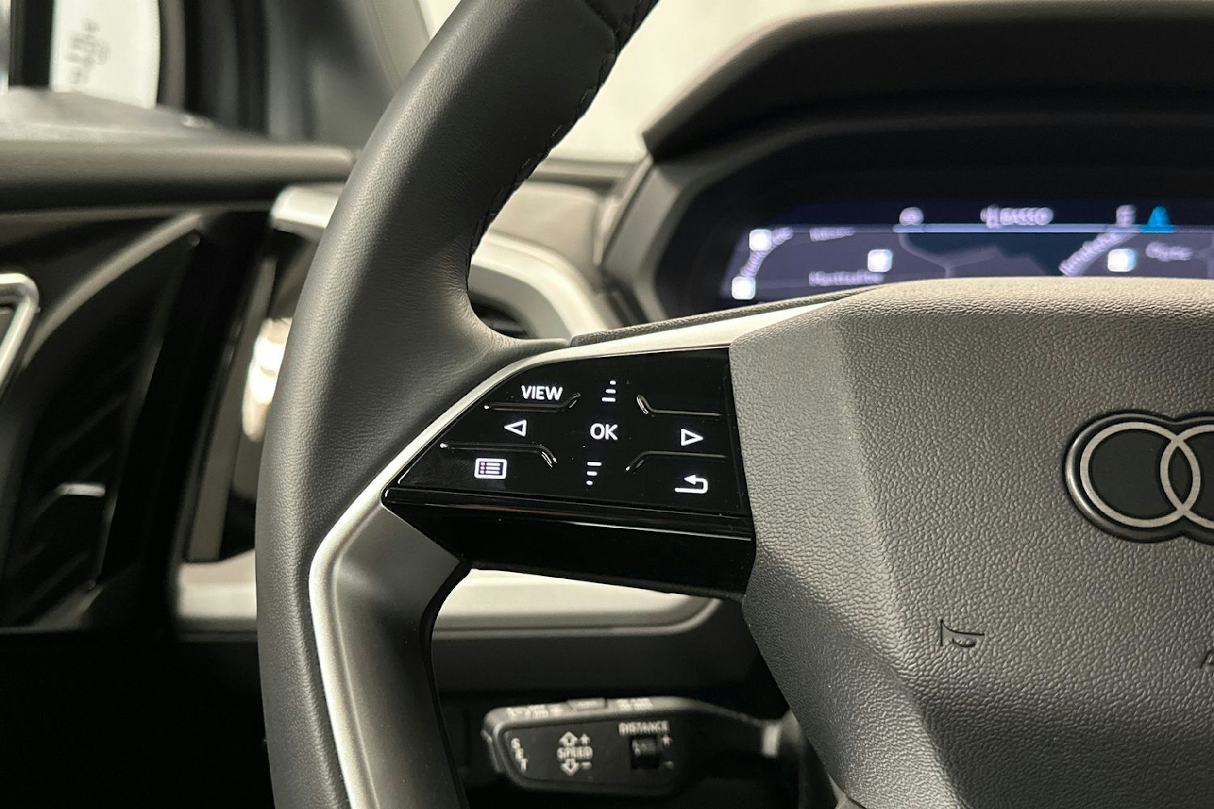 harmaa Audi Q4 e-tron 2024 kuva 15.