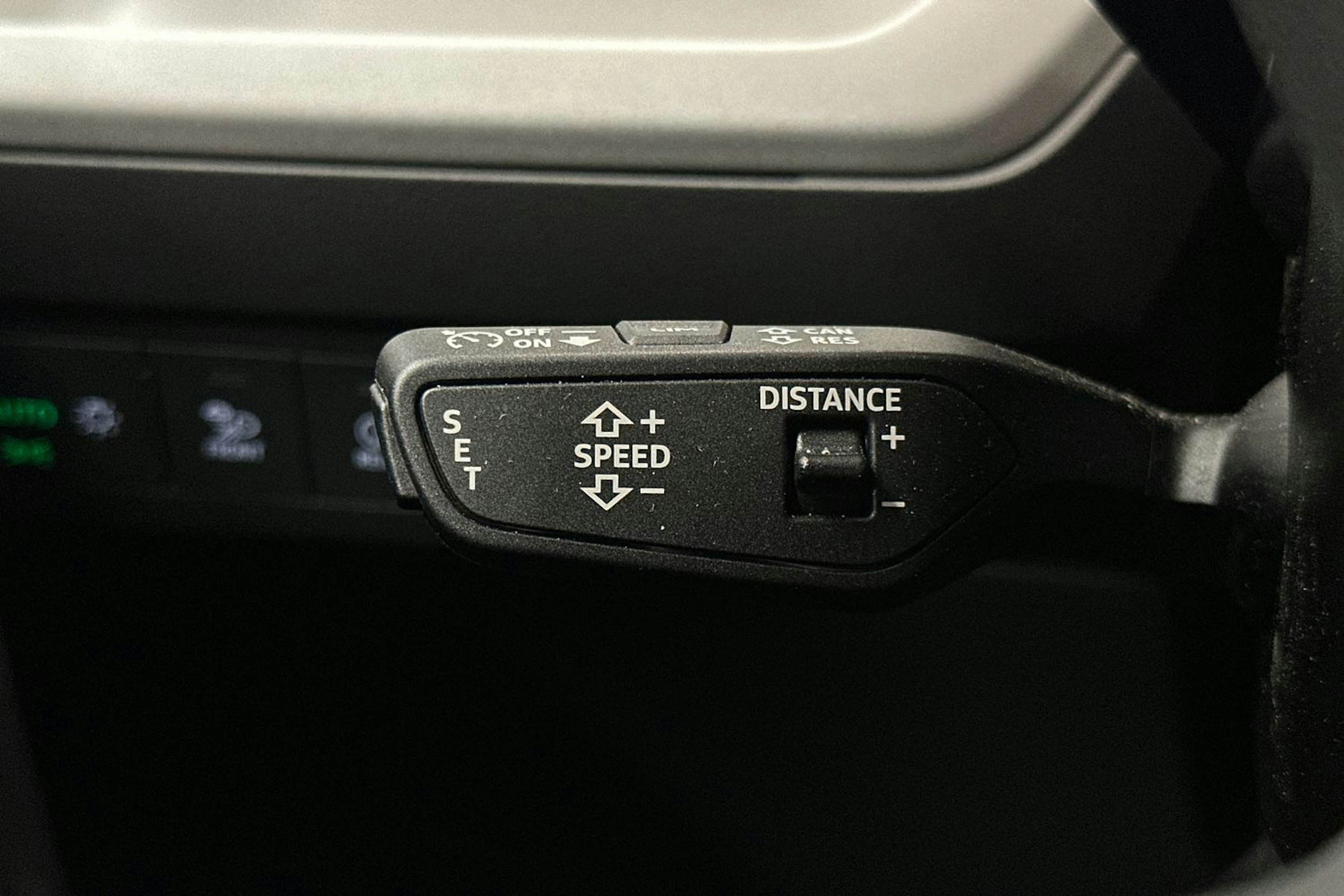 harmaa Audi Q4 e-tron 2024 kuva 17.