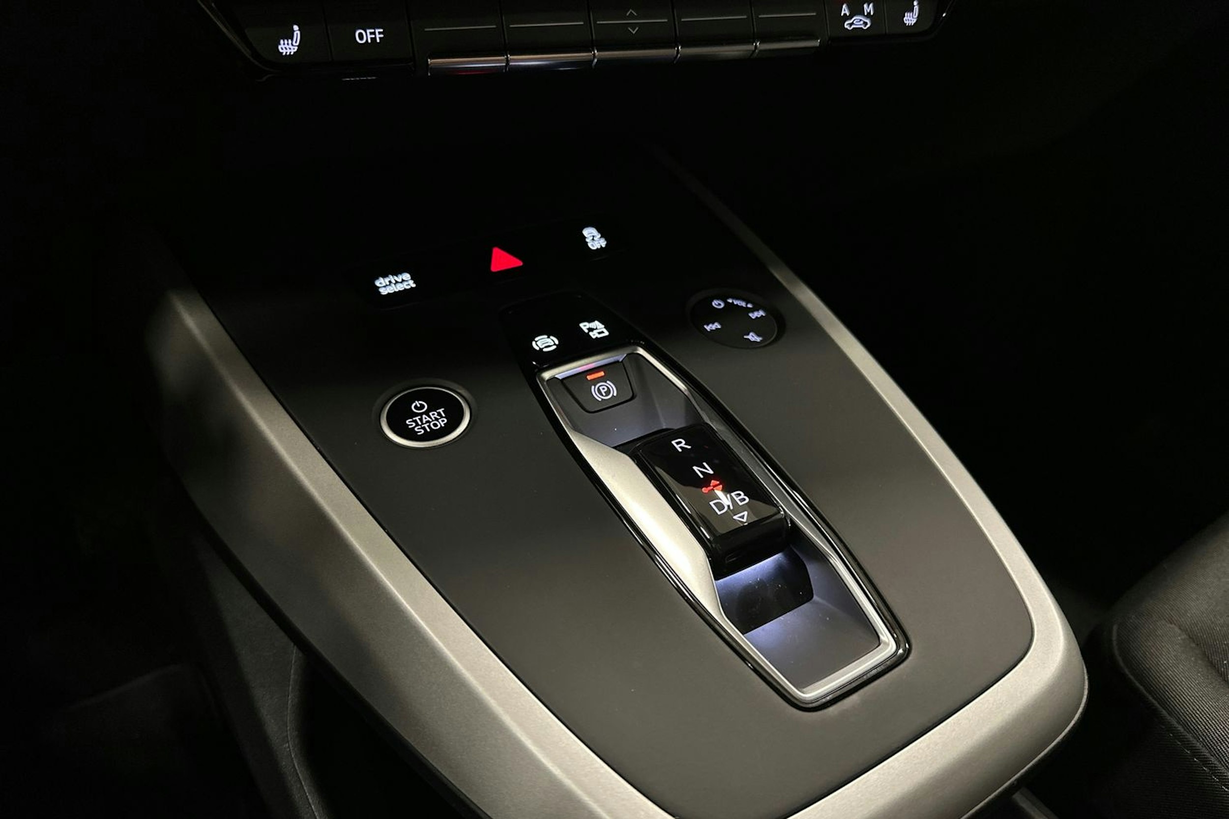 harmaa Audi Q4 e-tron 2024 kuva 20.