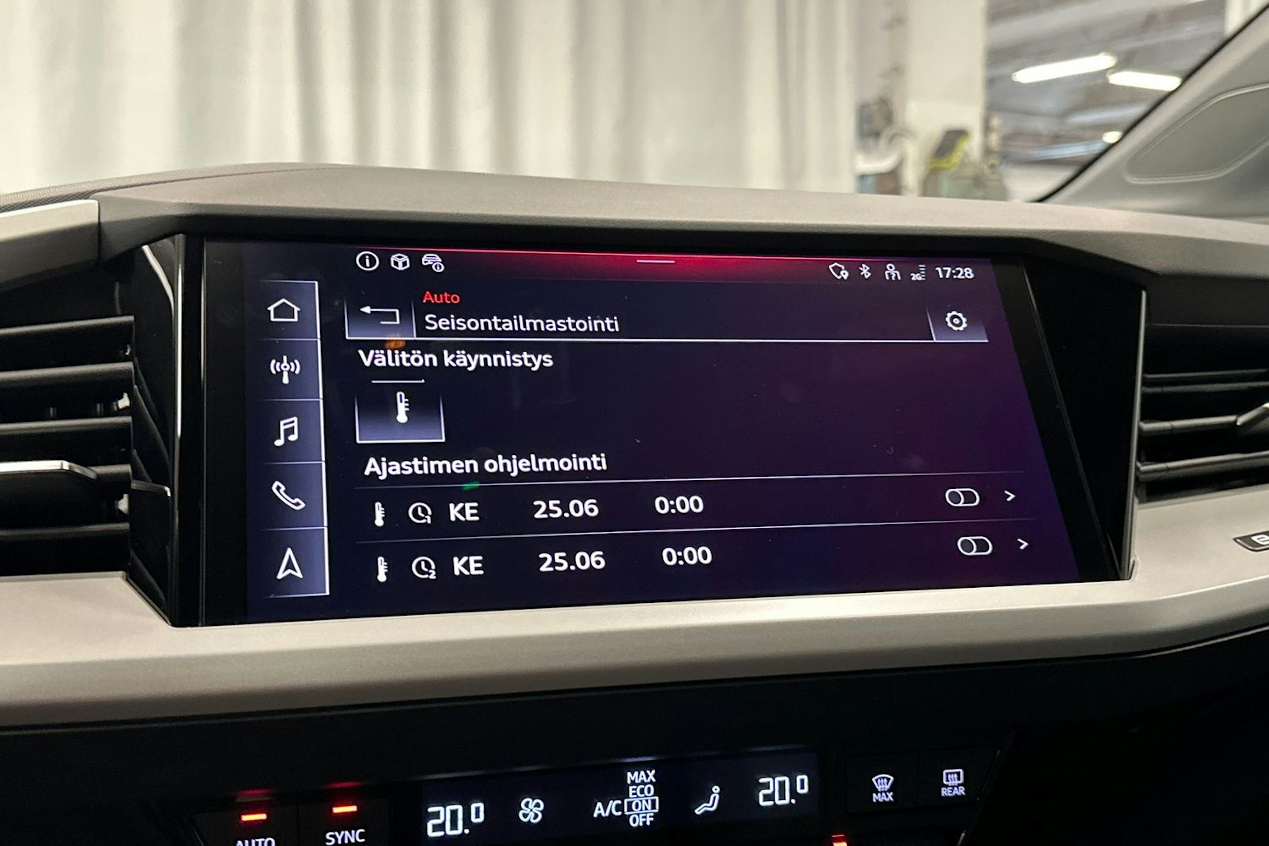 harmaa Audi Q4 e-tron 2024 kuva 24.