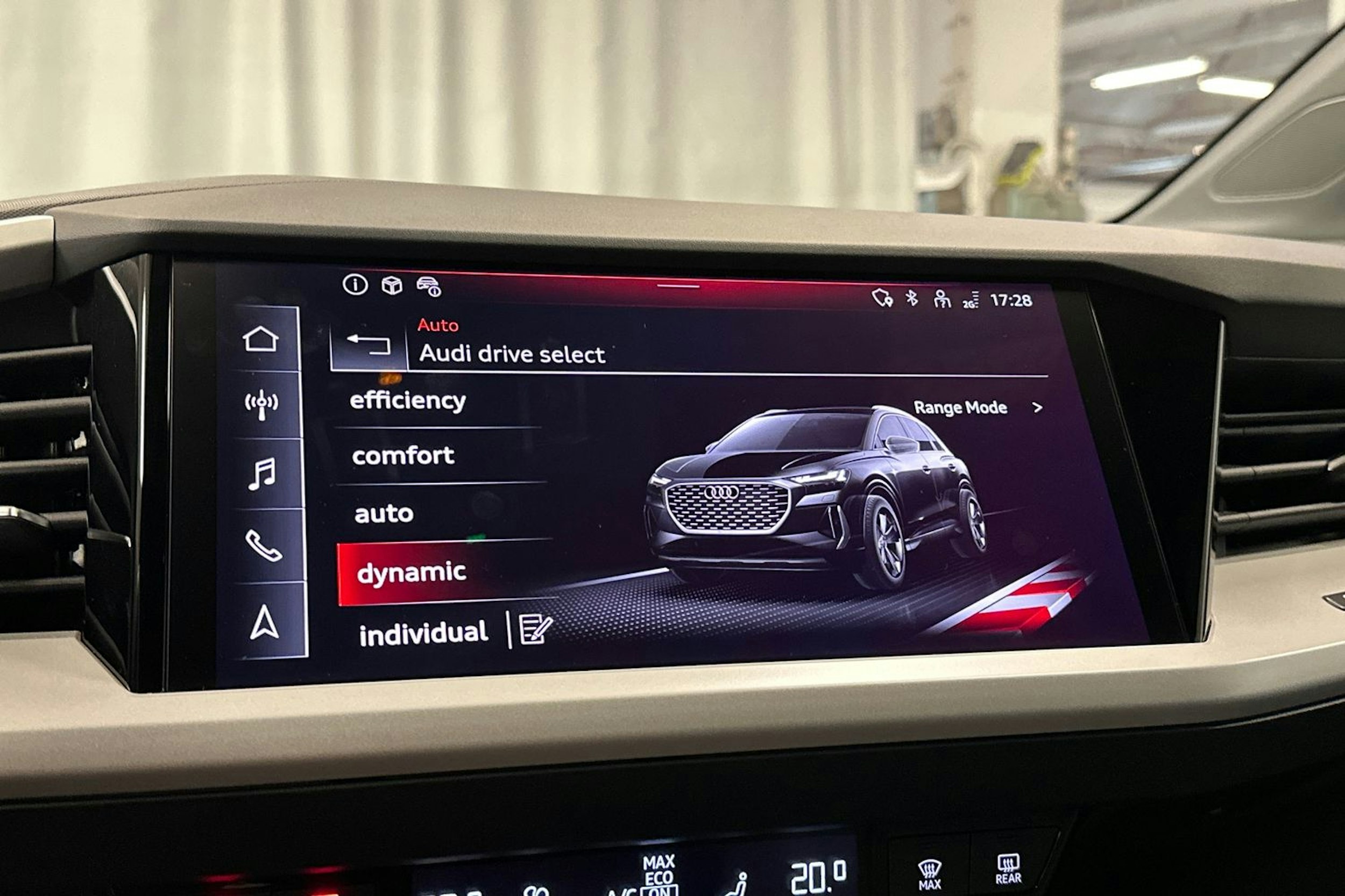 harmaa Audi Q4 e-tron 2024 kuva 25.
