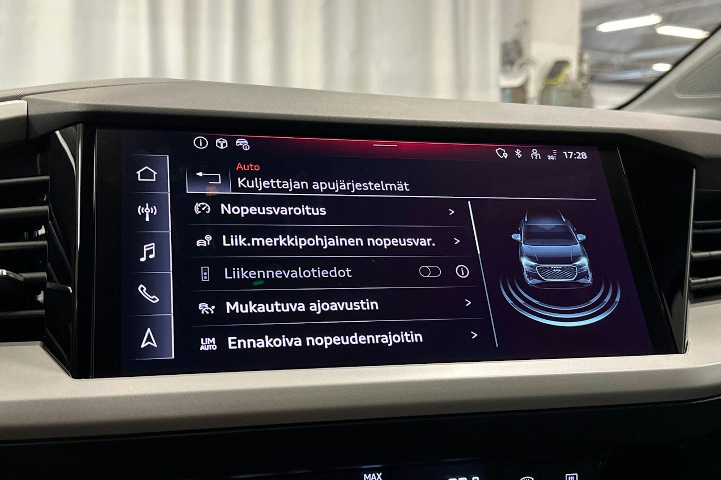harmaa Audi Q4 e-tron 2024 kuva 26.