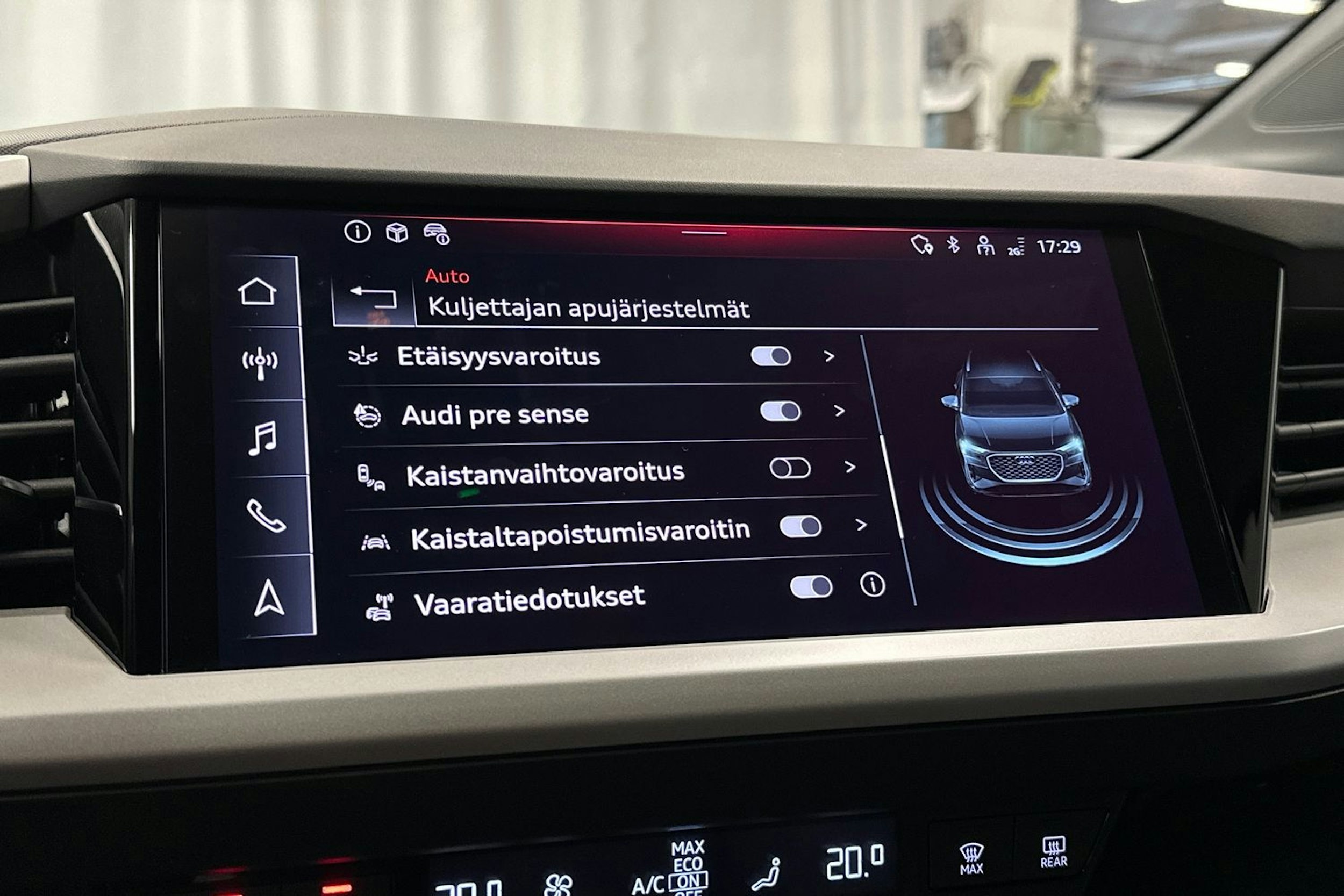 harmaa Audi Q4 e-tron 2024 kuva 27.