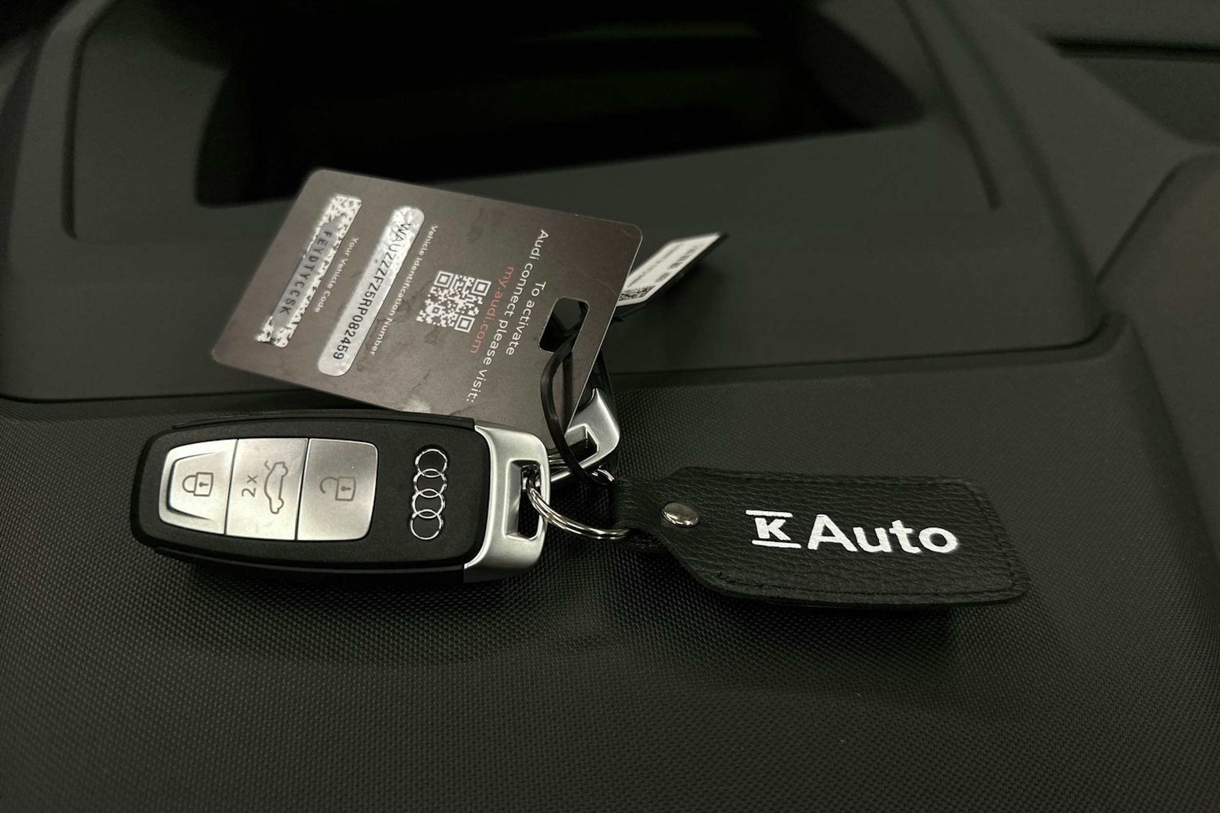 harmaa Audi Q4 e-tron 2024 kuva 31.