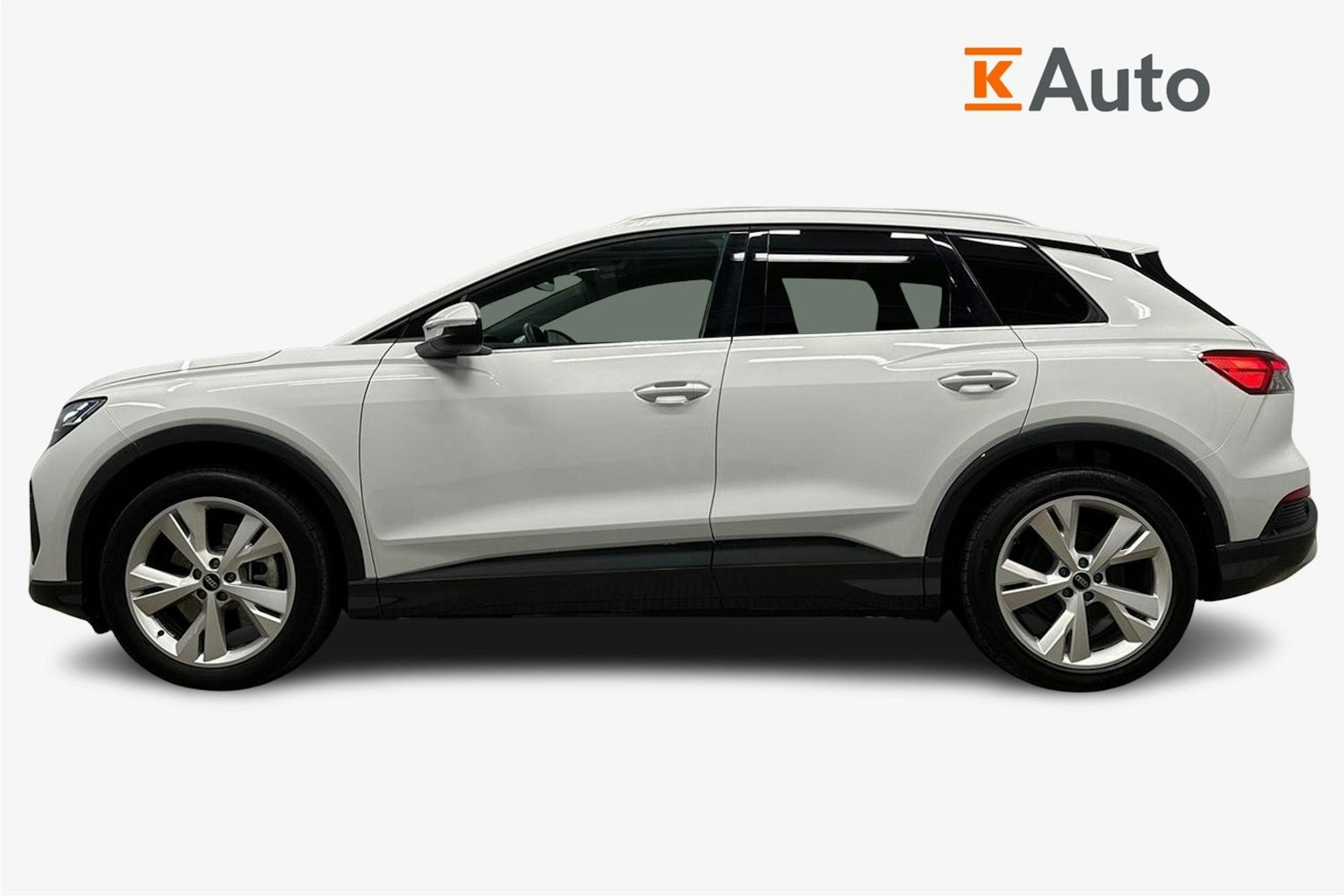 valkoinen Audi Q4 e-tron 2024 kuva 5.