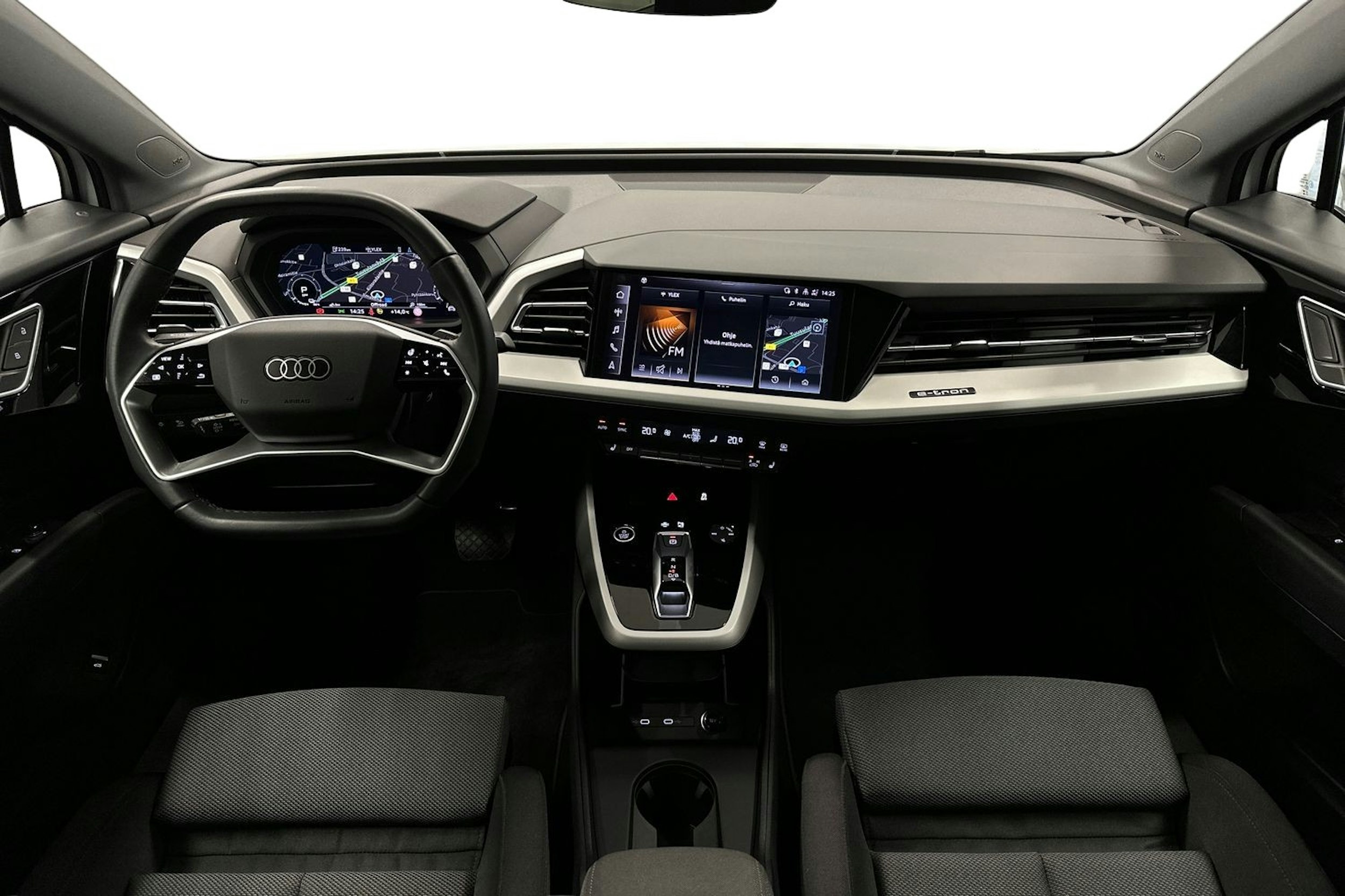 valkoinen Audi Q4 e-tron 2024 kuva 7.