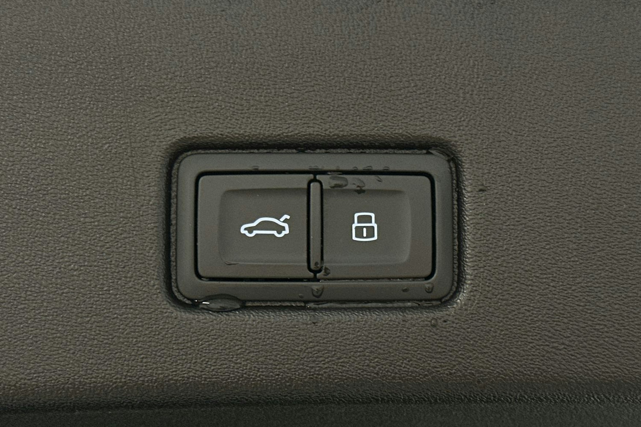 valkoinen Audi Q4 e-tron 2024 kuva 12.