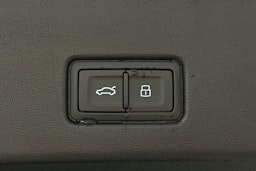 valkoinen Audi Q4 e-tron 2024 kuva 12.