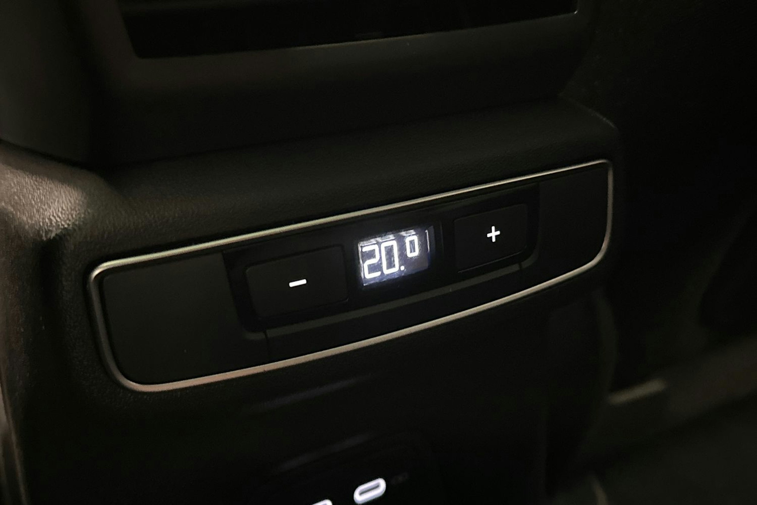 valkoinen Audi Q4 e-tron 2024 kuva 14.