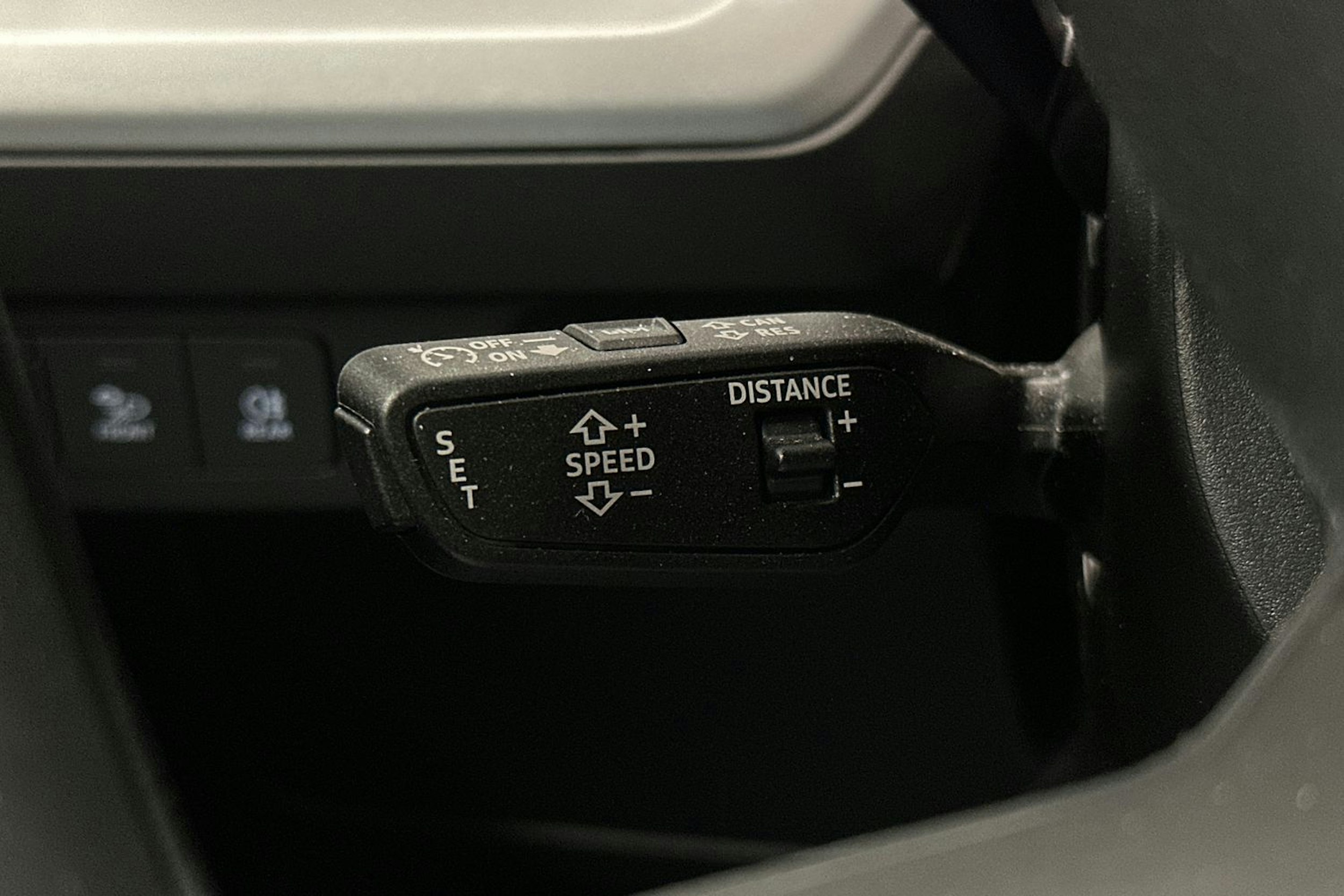 valkoinen Audi Q4 e-tron 2024 kuva 18.