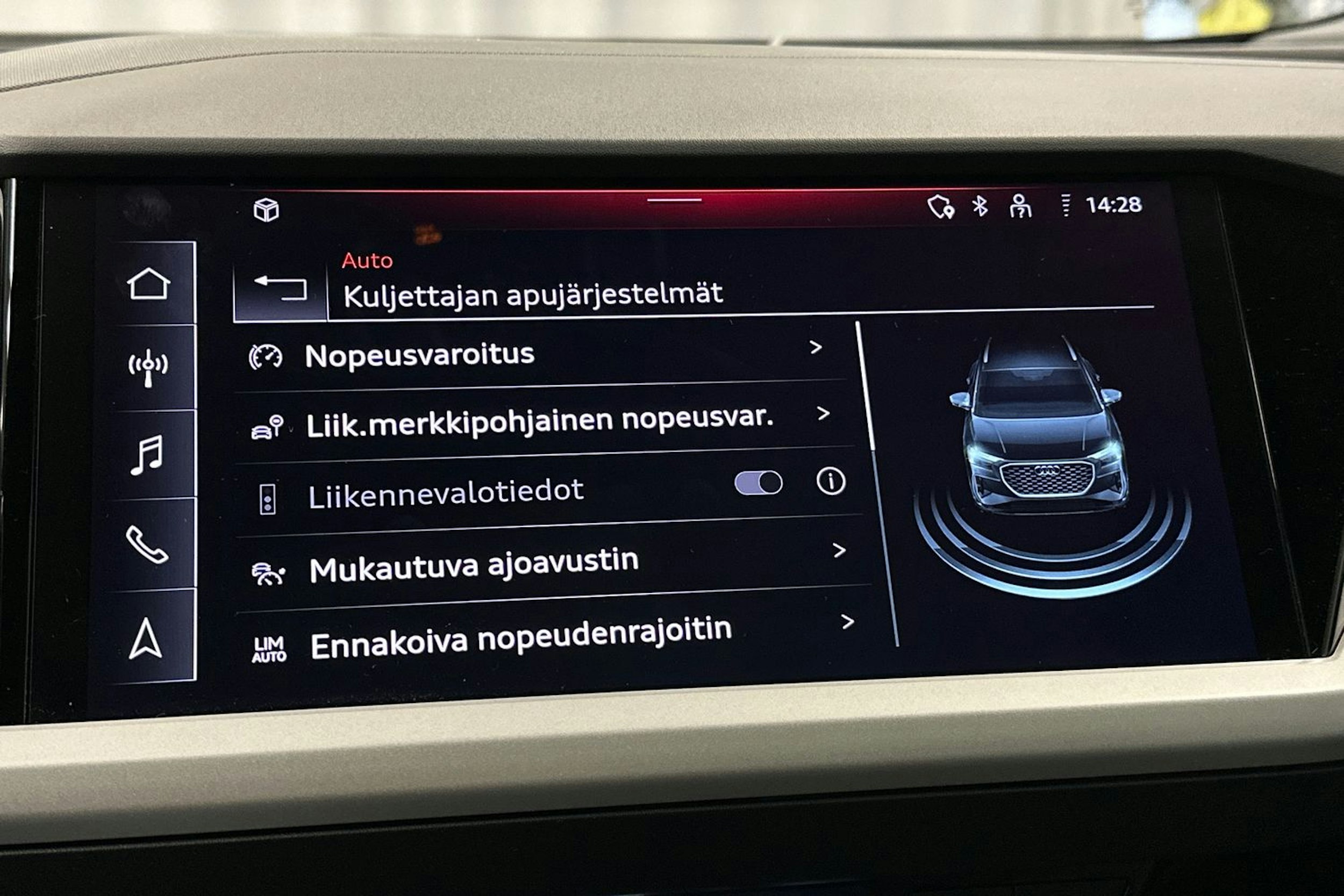 valkoinen Audi Q4 e-tron 2024 kuva 26.