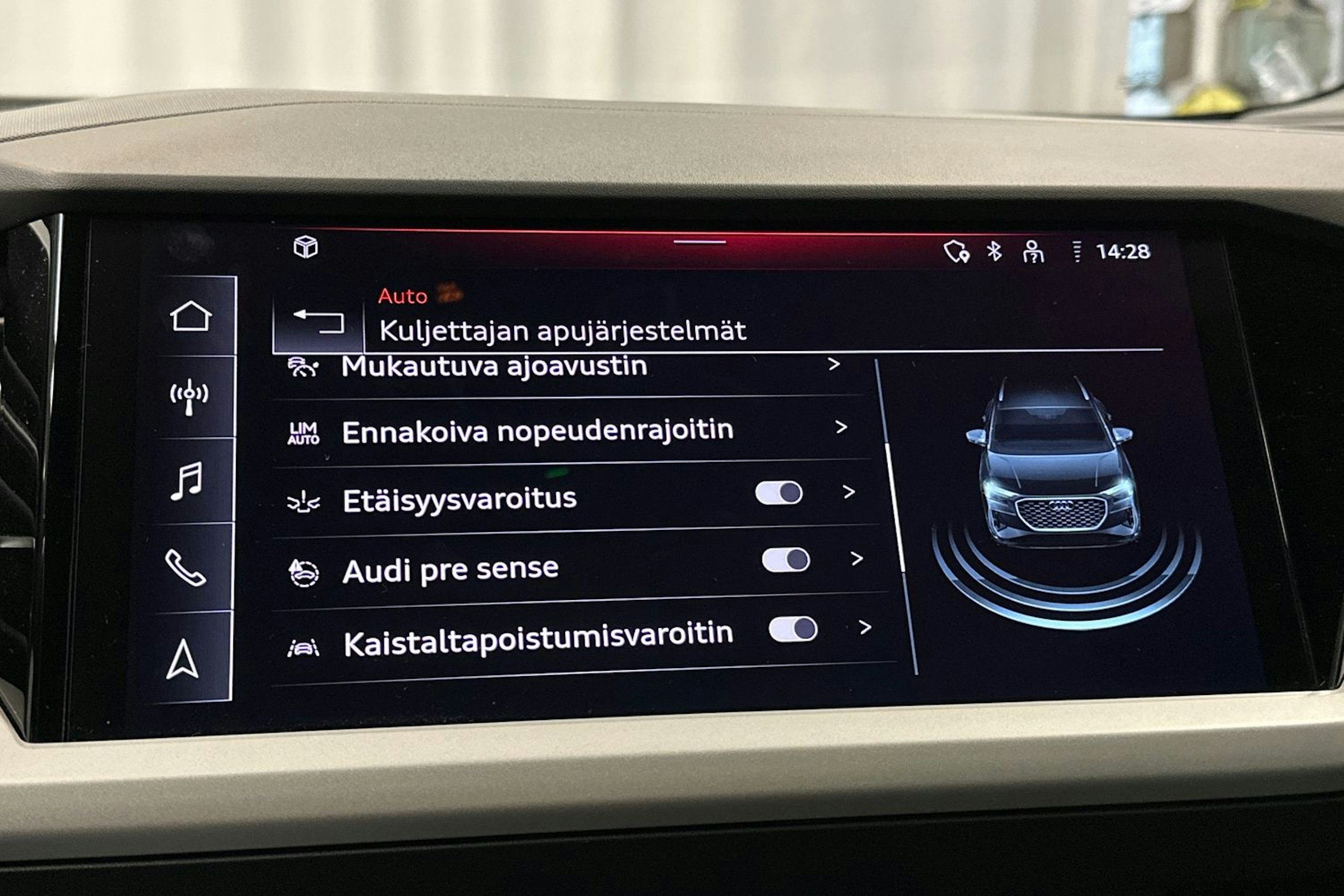 valkoinen Audi Q4 e-tron 2024 kuva 27.