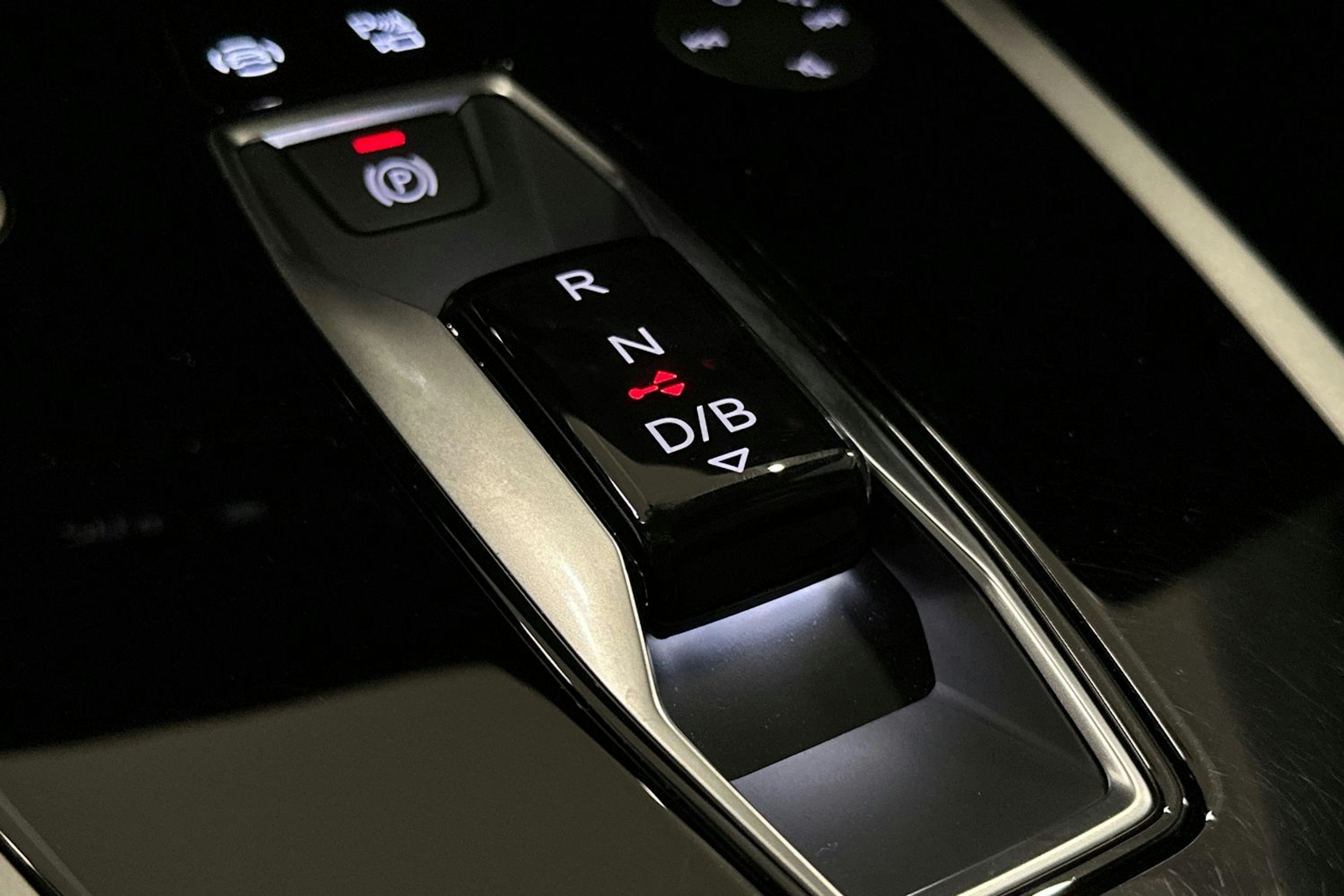 valkoinen Audi Q4 e-tron 2024 kuva 30.