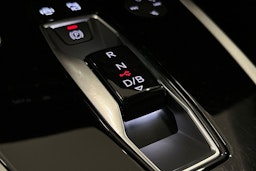 valkoinen Audi Q4 e-tron 2024 kuva 30.