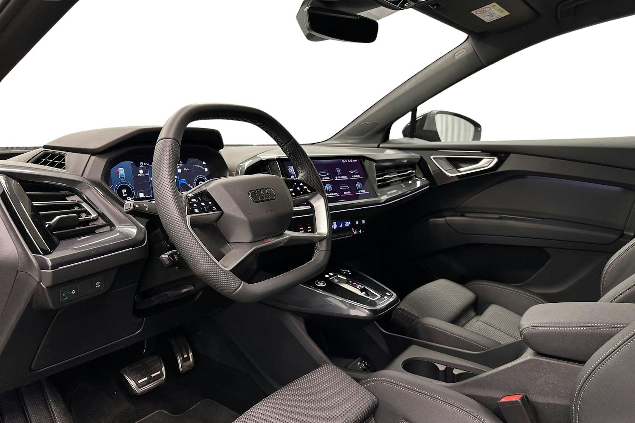 musta Audi Q4 e-tron 2024 kuva 7.