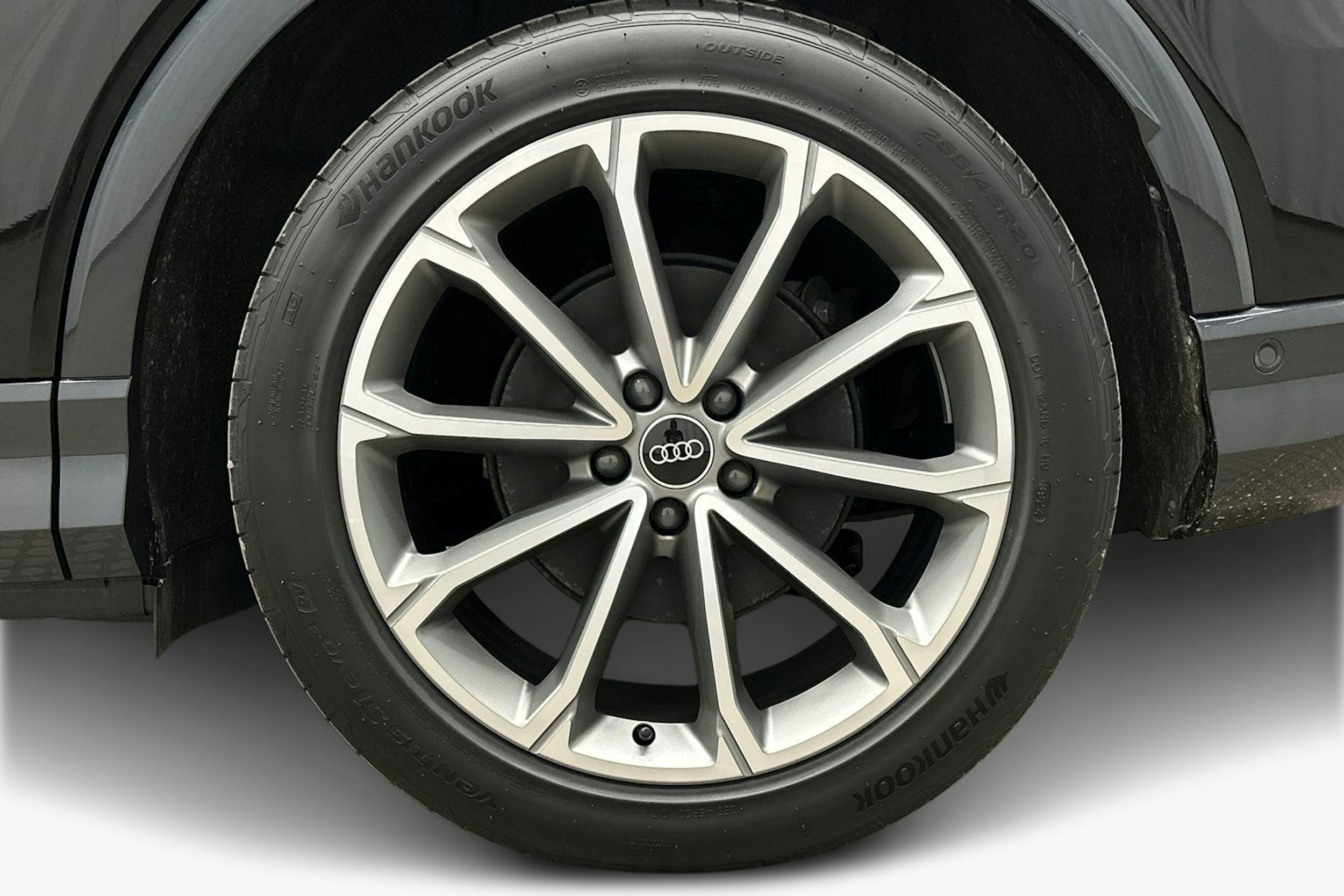 musta Audi Q4 e-tron 2024 kuva 11.