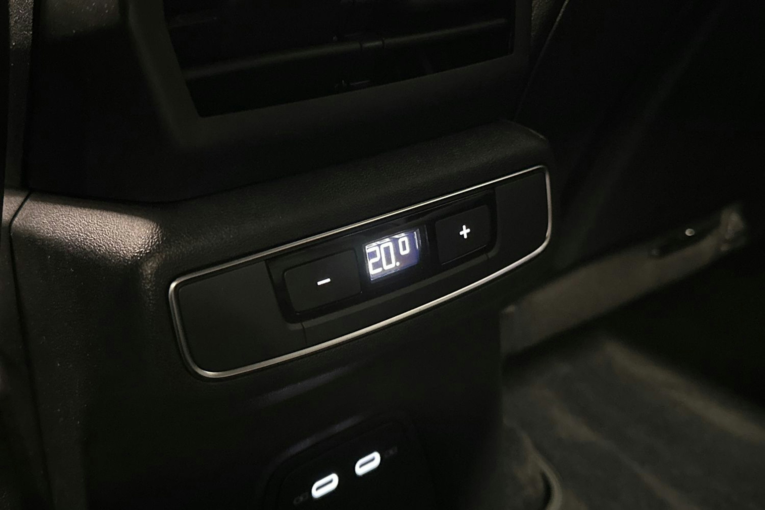 musta Audi Q4 e-tron 2024 kuva 16.