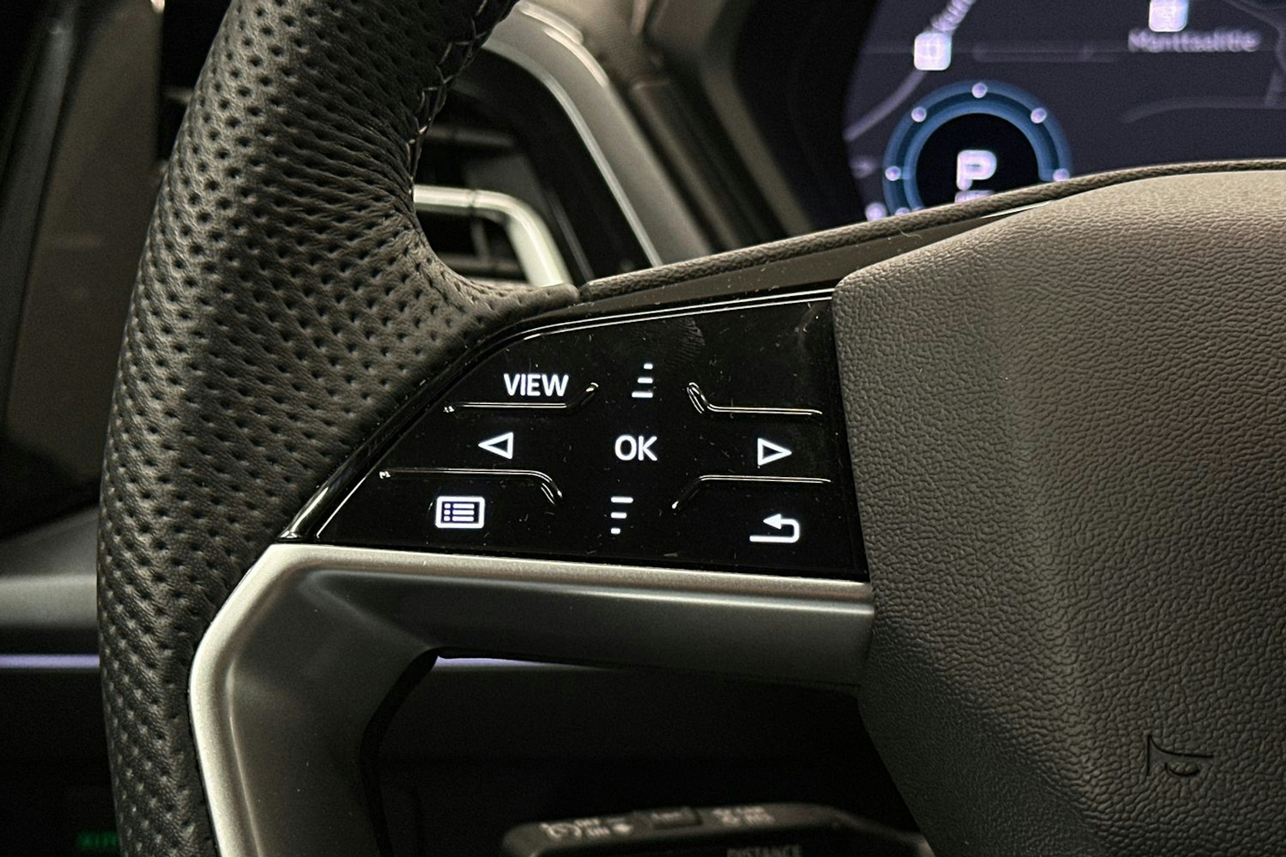 musta Audi Q4 e-tron 2024 kuva 19.
