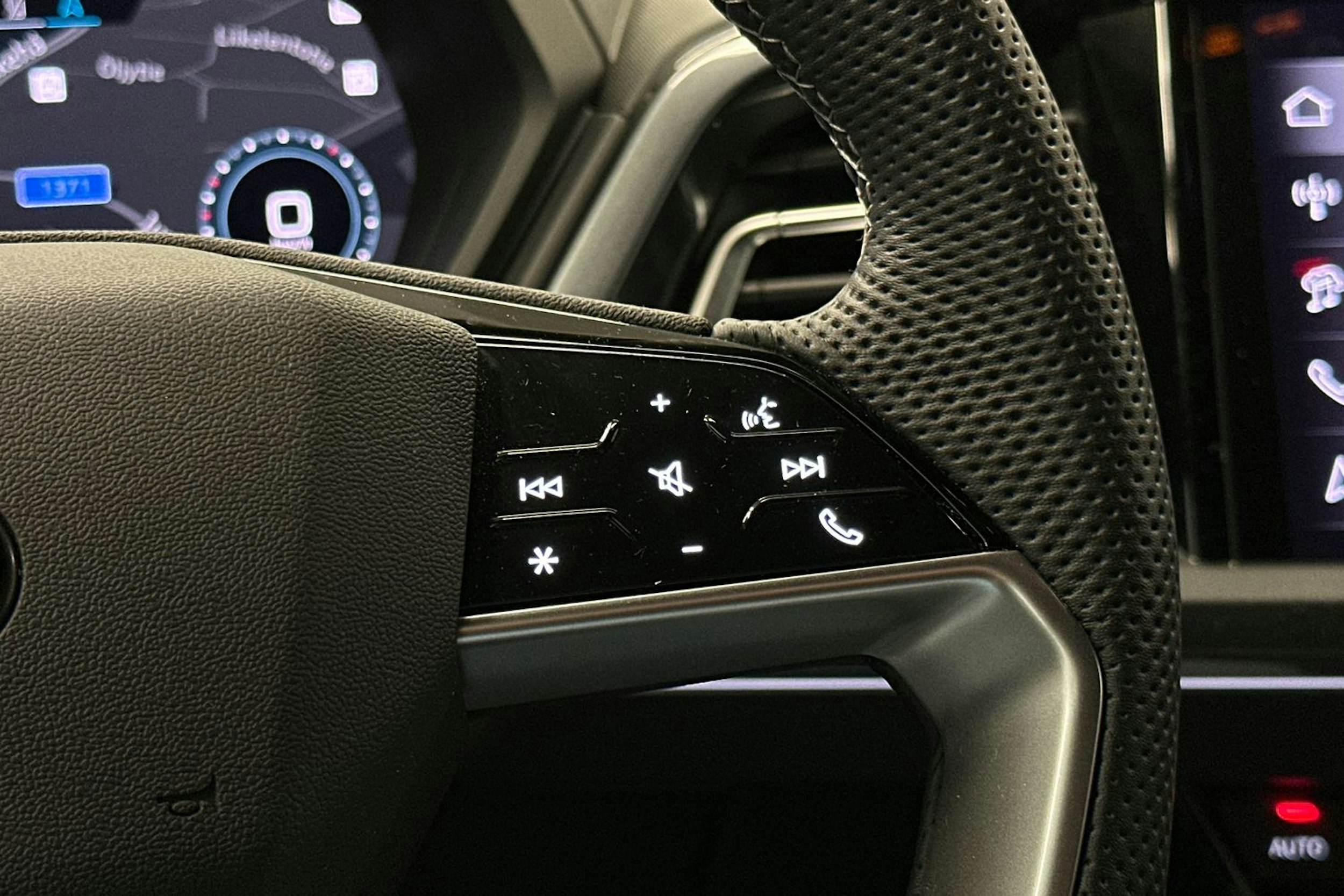 musta Audi Q4 e-tron 2024 kuva 20.