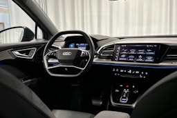 sininen Audi Q4 e-tron 2024 kuva 6.