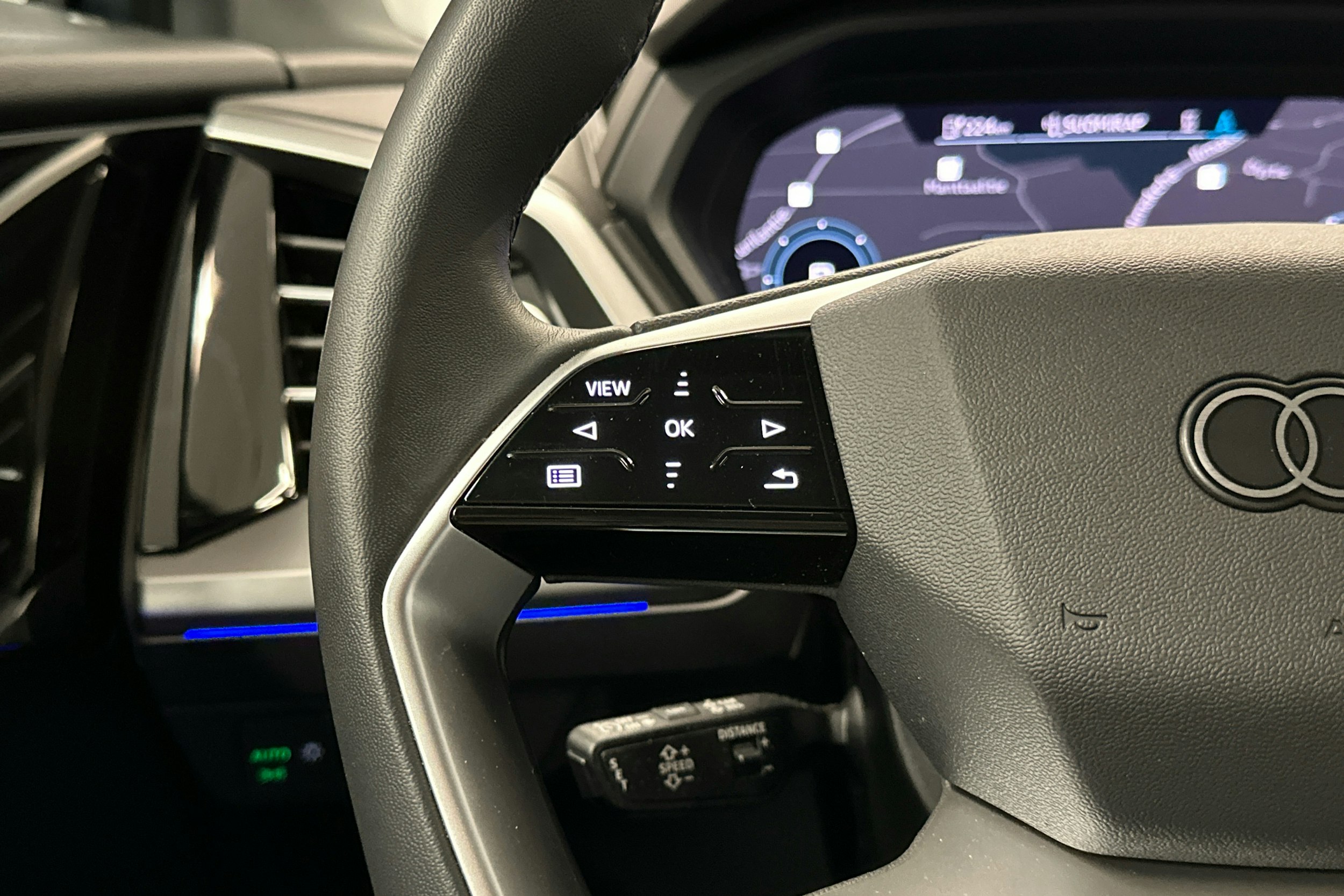 sininen Audi Q4 e-tron 2024 kuva 7.