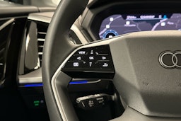 sininen Audi Q4 e-tron 2024 kuva 7.