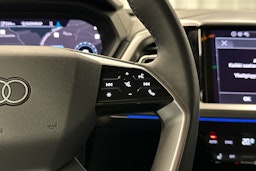 sininen Audi Q4 e-tron 2024 kuva 8.