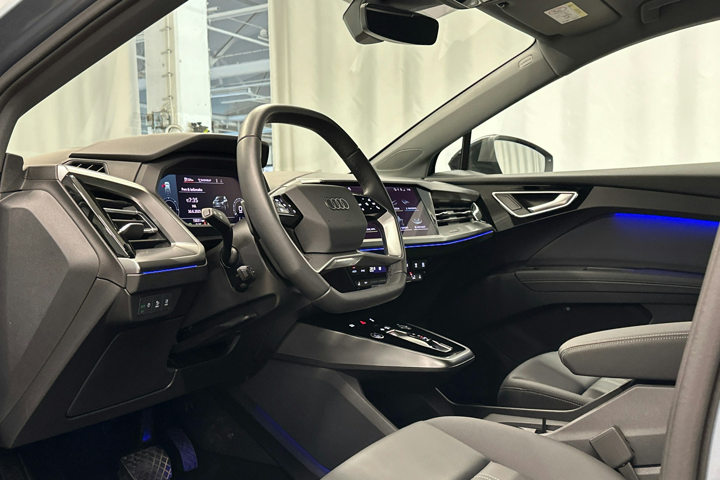 sininen Audi Q4 e-tron 2024 kuva 10.