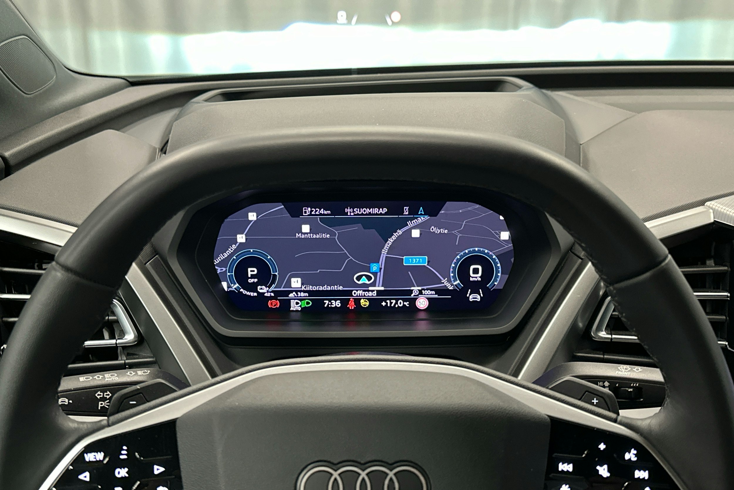 sininen Audi Q4 e-tron 2024 kuva 11.