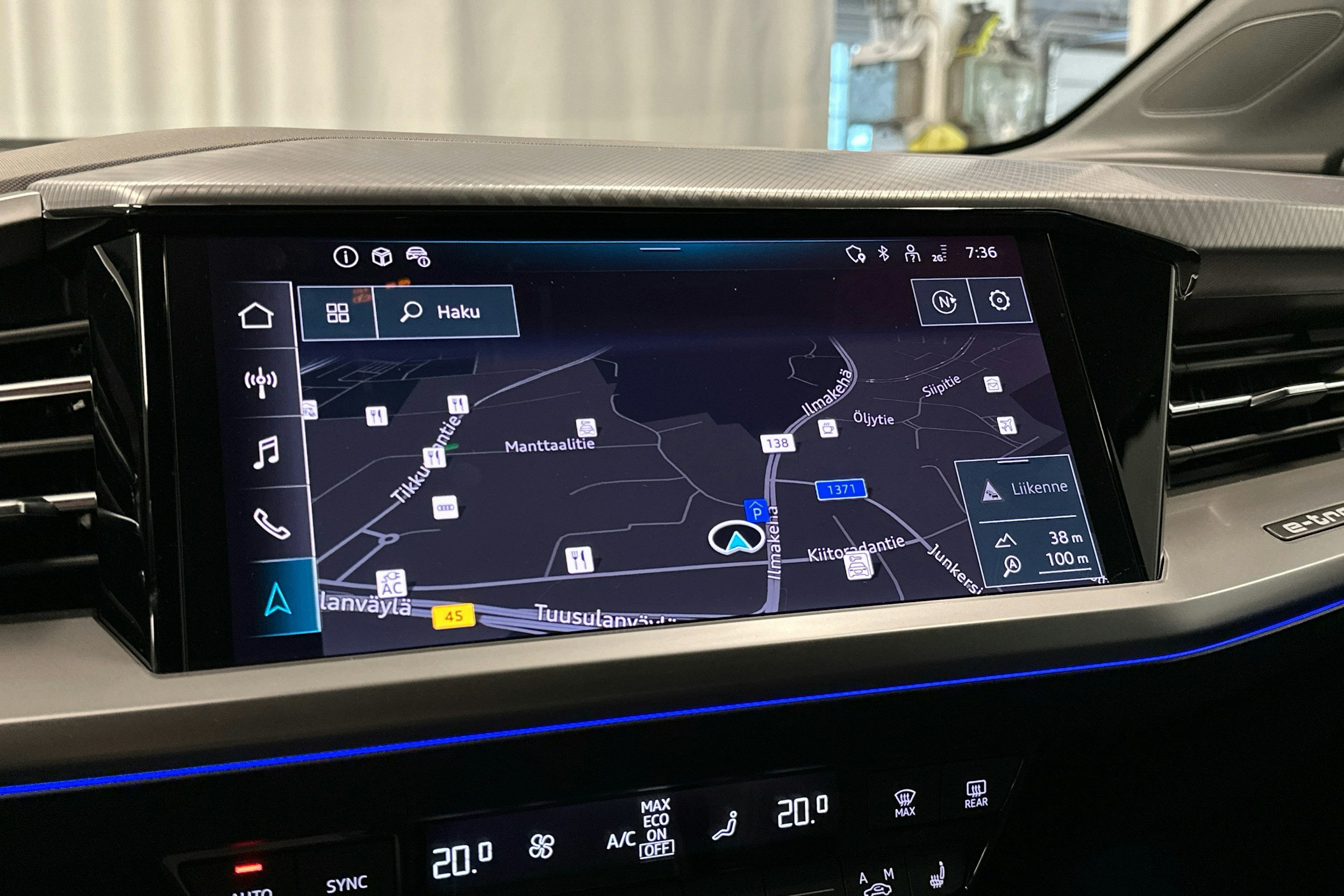 sininen Audi Q4 e-tron 2024 kuva 13.