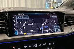 sininen Audi Q4 e-tron 2024 kuva 13.