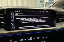 sininen Audi Q4 e-tron 2024 kuva 15.