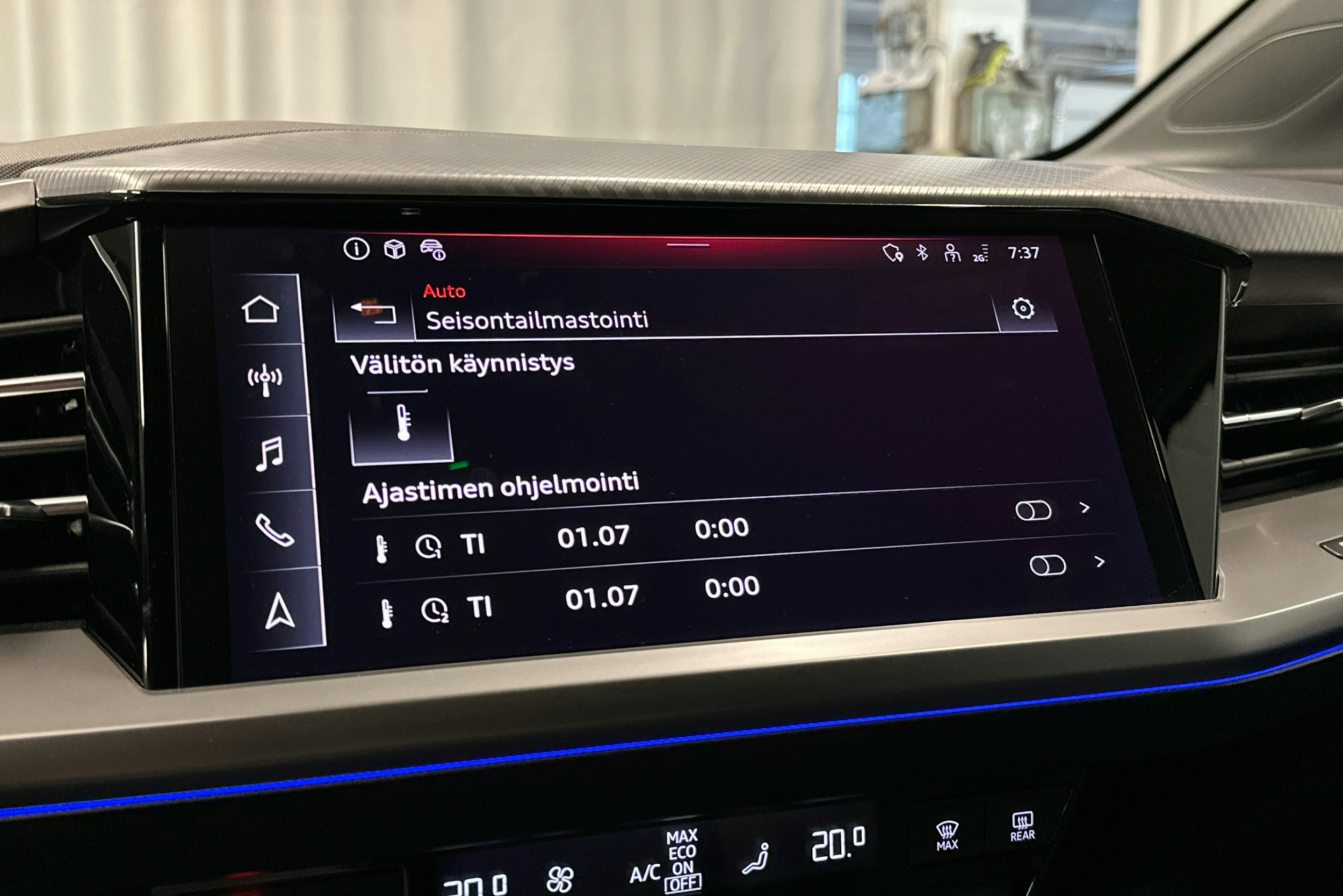 sininen Audi Q4 e-tron 2024 kuva 16.