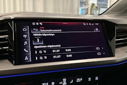 sininen Audi Q4 e-tron 2024 kuva 16.