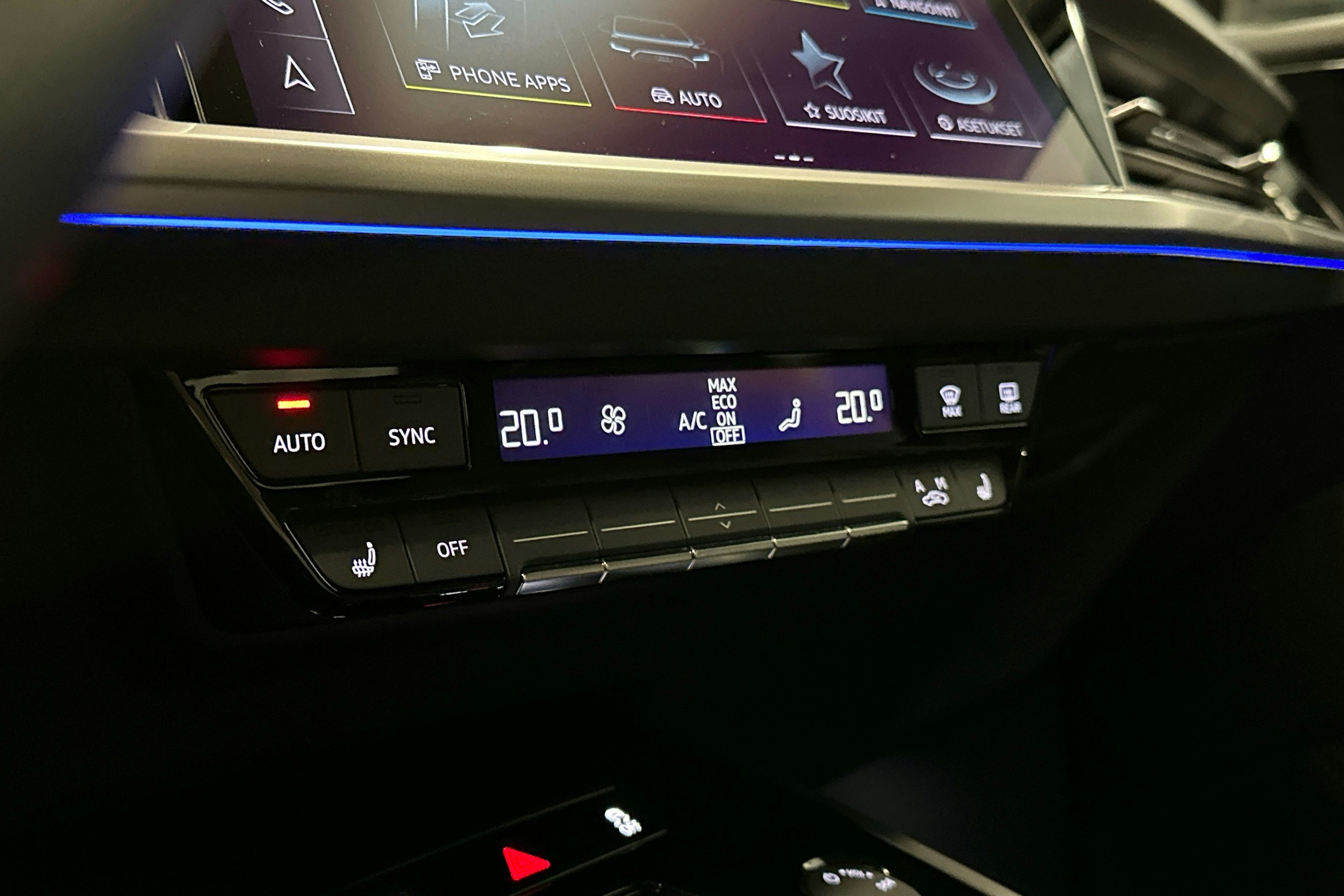 sininen Audi Q4 e-tron 2024 kuva 20.