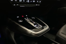 sininen Audi Q4 e-tron 2024 kuva 21.
