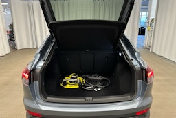 sininen Audi Q4 e-tron 2024 kuva 25.