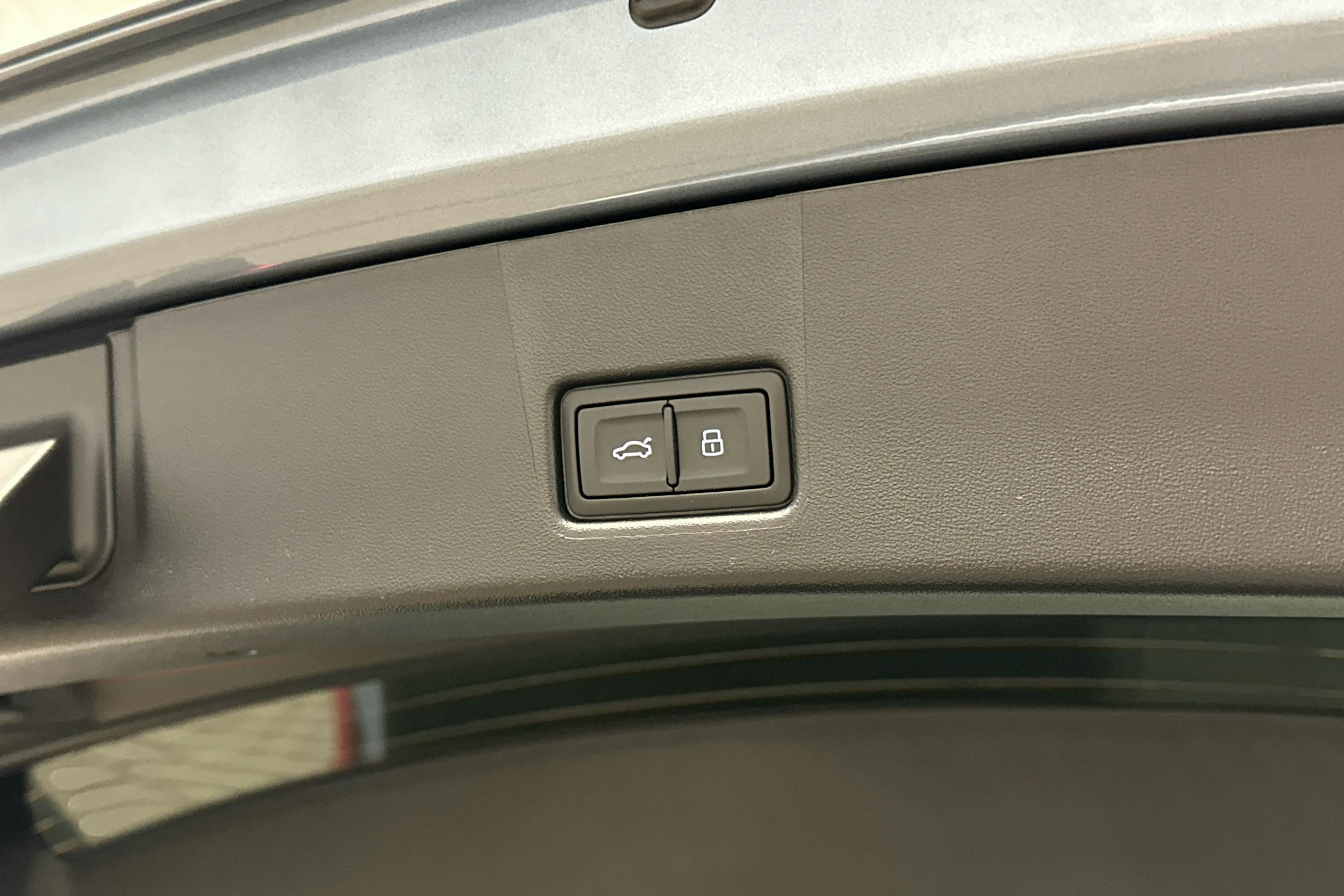 sininen Audi Q4 e-tron 2024 kuva 26.