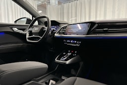 sininen Audi Q4 e-tron 2024 kuva 28.