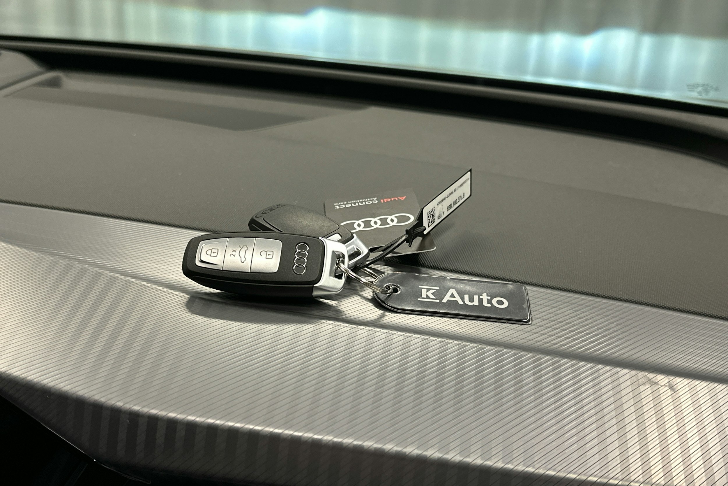 sininen Audi Q4 e-tron 2024 kuva 29.