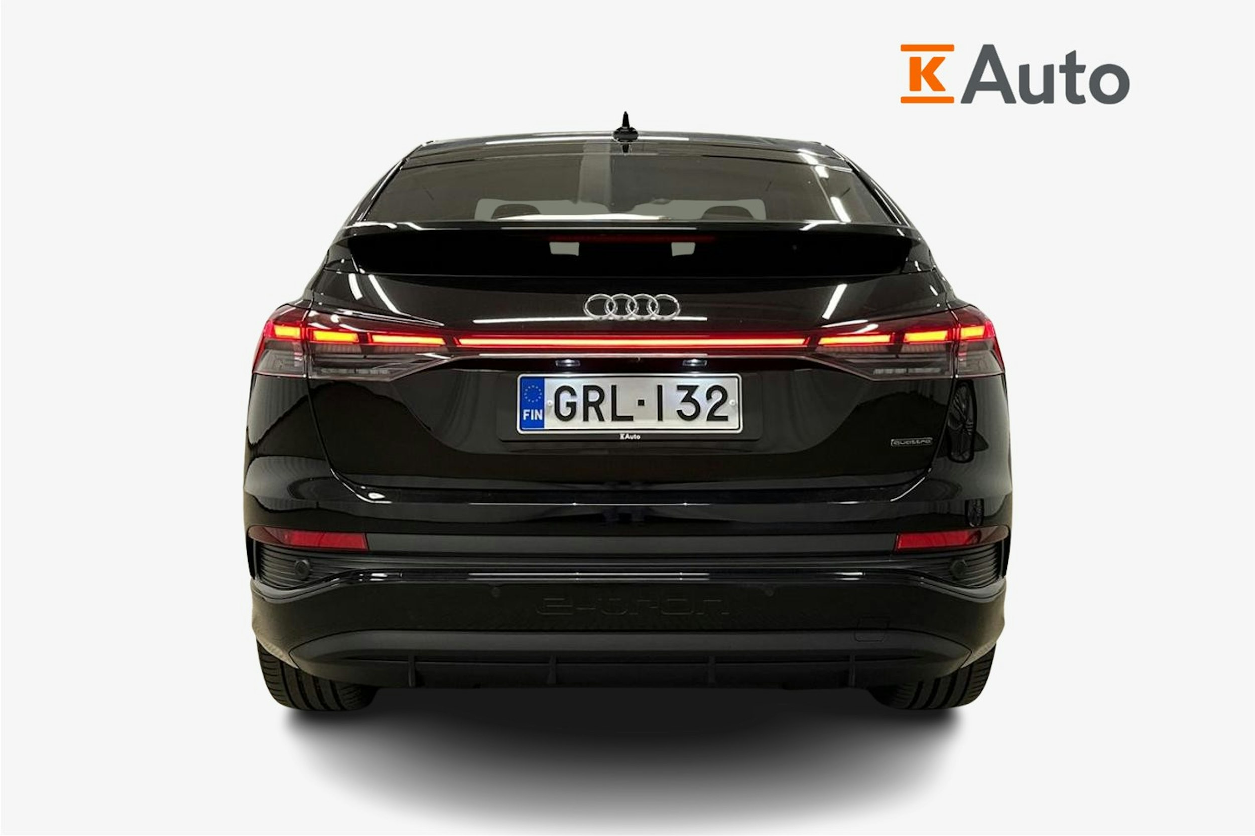 musta Audi Q4 e-tron 2024 kuva 3.