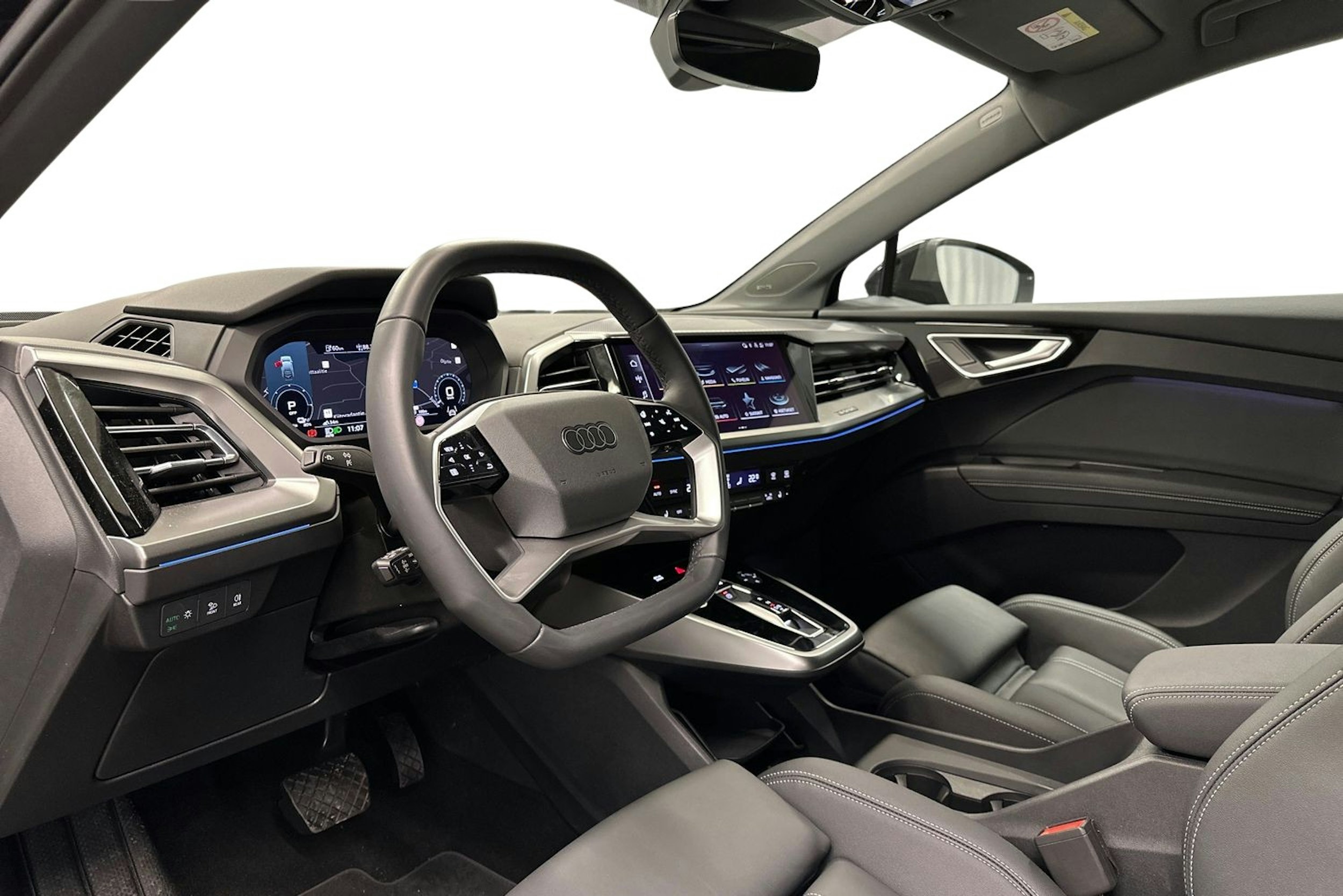 musta Audi Q4 e-tron 2024 kuva 6.