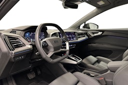 musta Audi Q4 e-tron 2024 kuva 6.