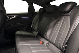 musta Audi Q4 e-tron 2024 kuva 8.