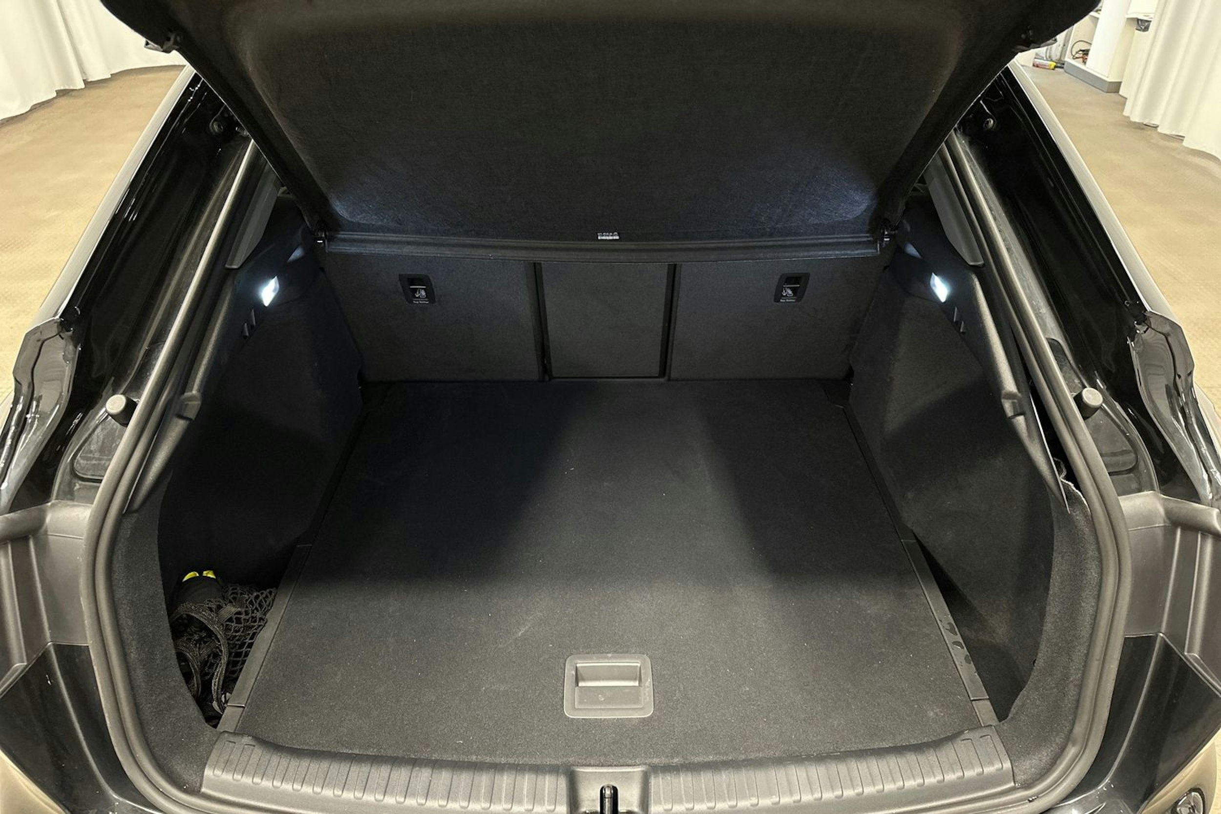 musta Audi Q4 e-tron 2024 kuva 11.